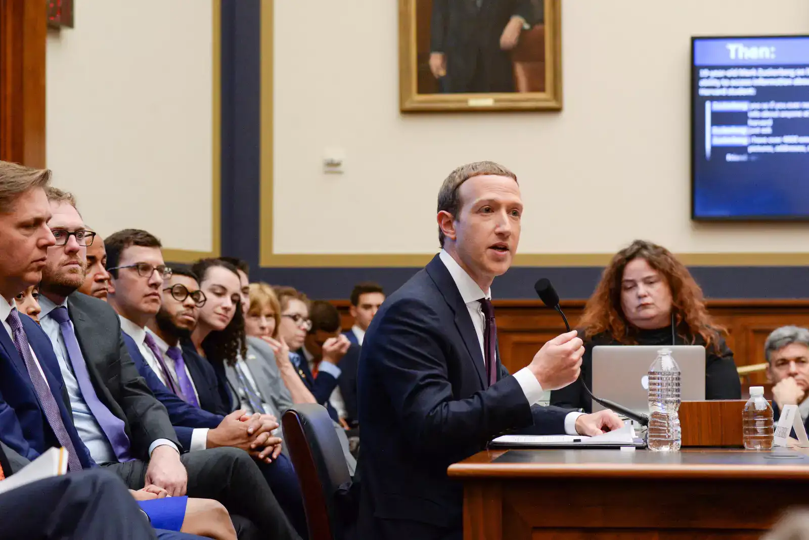 مارک زاکربرگ - مدیرعامل شرکت متا (فیسبوک سابق) در دادگاهی در ایالات متحده