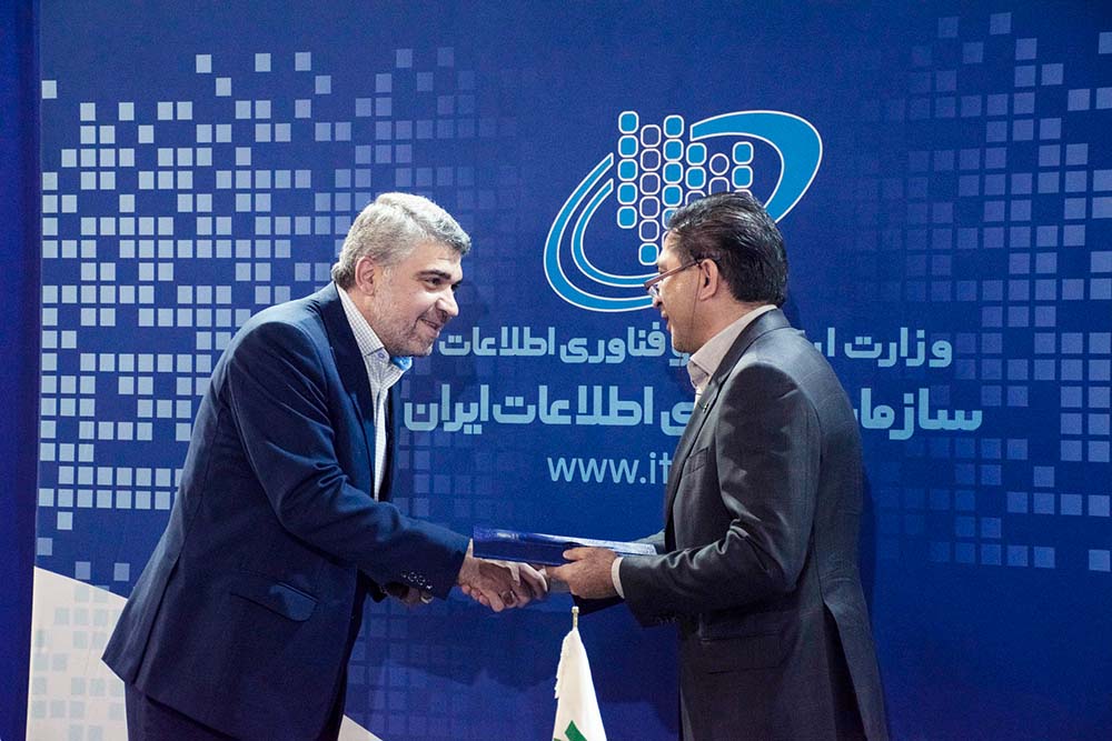 حسن هاشمی، رئیس سازمان نصر کشور و محمد خوانساری، رئیس سازمان فناوری اطلاعات ایران