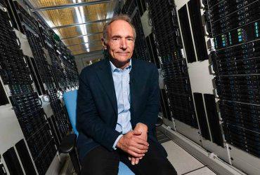 تیم برنرز لی در مرکز داده - tim berners lee in datacenter