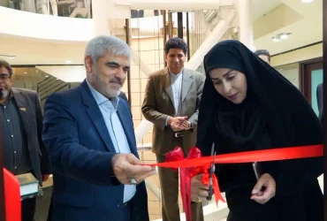 ماریا سعیدی منش و عبدالعلی کریمی‌فر در آئین افتتاح مرکز داده برج الکترونیک شیراز