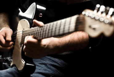 مزایای شروع یادگیری موسیقی با گیتار الکتریک