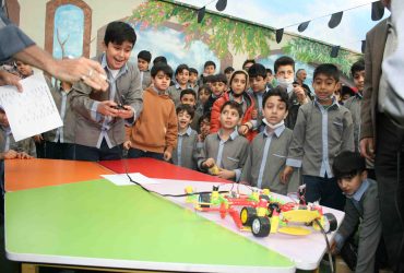 رباتیک-دبستان-روزبه-قم